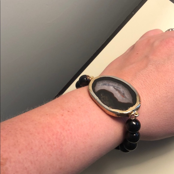 Black onyx bracelet with agate slice connector - Picture 3 of 3